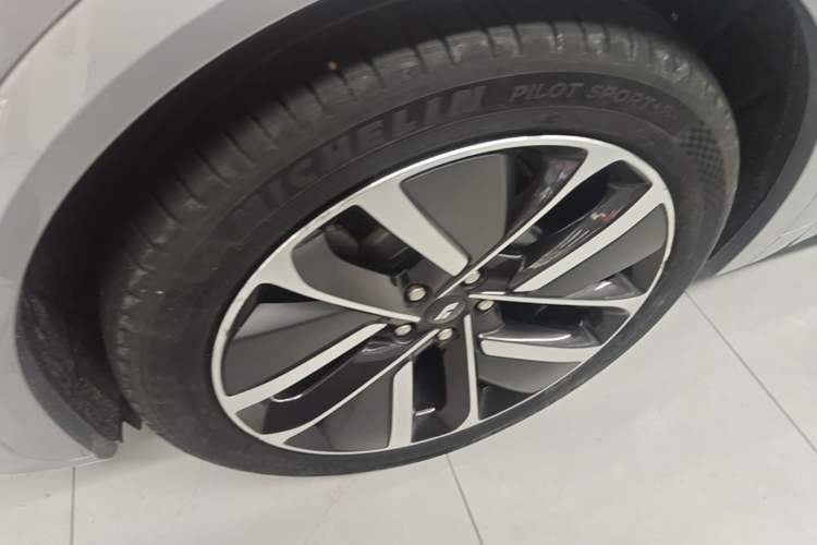 Used Li Auto L7 2024 Ultra Model Left Front Wheel Hub