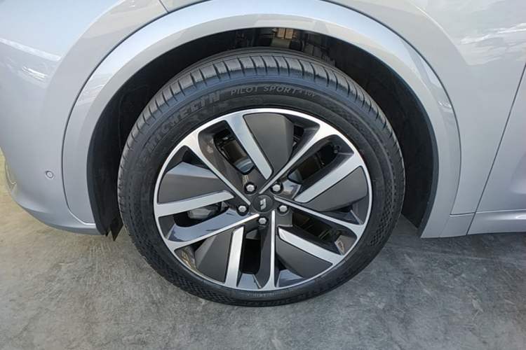 Used Li Auto L7 2024 Ultra Model Left Front Wheel Hub