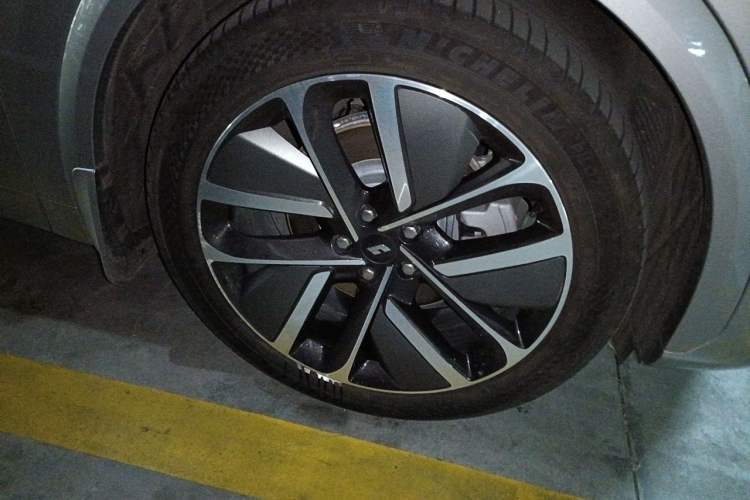 Used Li Auto L7 2024 MAX Model Right Front Wheel Hub