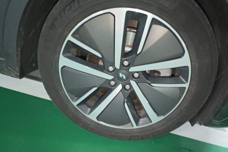 Used Li Auto L7 2024 MAX Model Right Front Wheel Hub