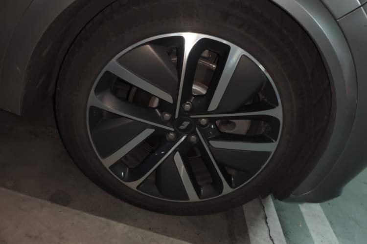 Used Li Auto L7 2024 MAX Model Right Front Wheel Hub