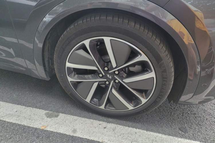 Used Li Auto L7 2024 MAX Model Right Front Wheel Hub