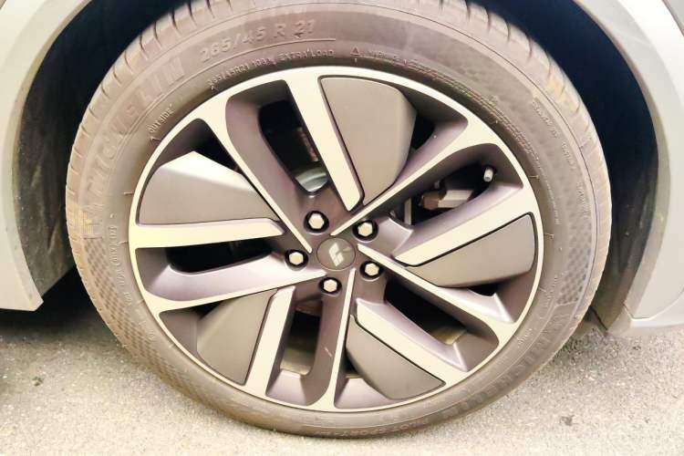 Used Li Auto L7 2024 Ultra Model Right Front Wheel Hub