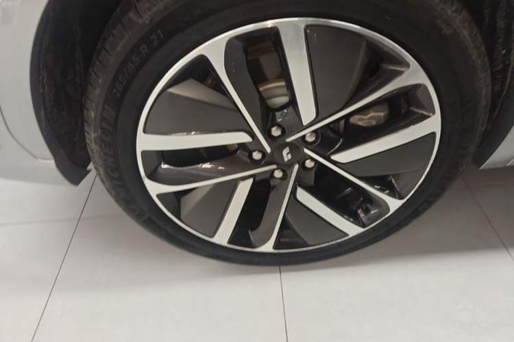 Used Li Auto L7 2024 Ultra Model Right Rear Wheel Hub