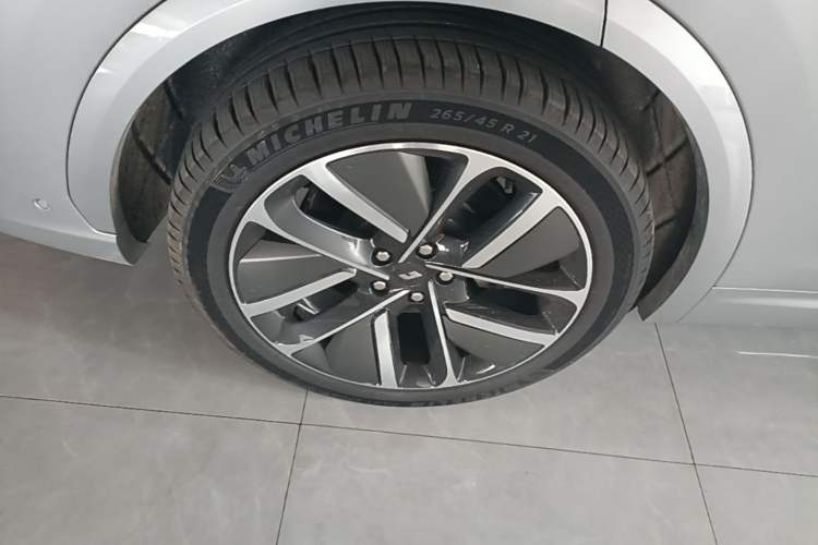 Used Li Auto L7 2024 Ultra Model Right Rear Wheel Hub