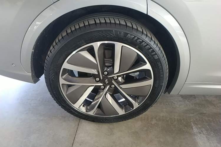Used Li Auto L7 2024 Ultra Model Right Rear Wheel Hub