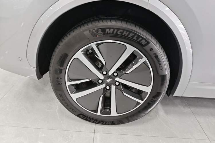 Used Li Auto L7 2024 MAX Model Right Rear Wheel Hub