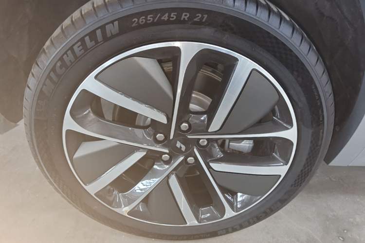 Used Li Auto L7 2024 MAX Model Right Rear Wheel Hub