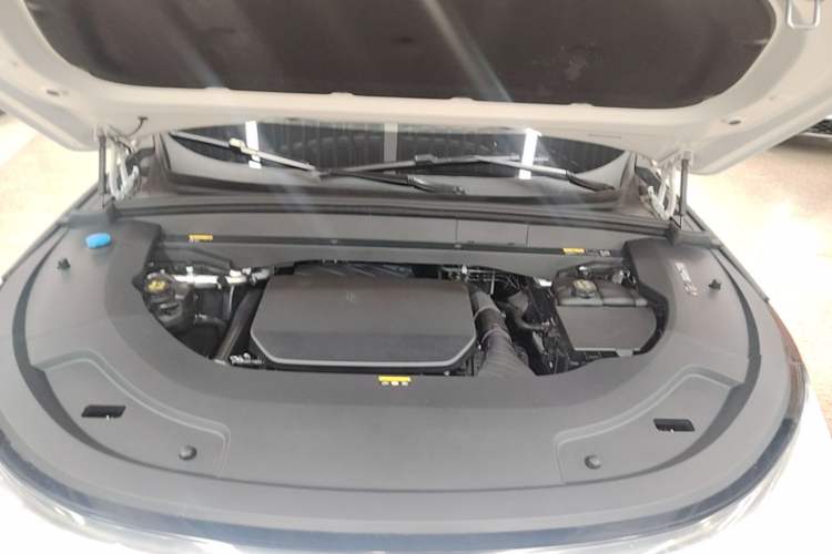 Used Li Auto L7 2024 Pro Model Engine Bay
