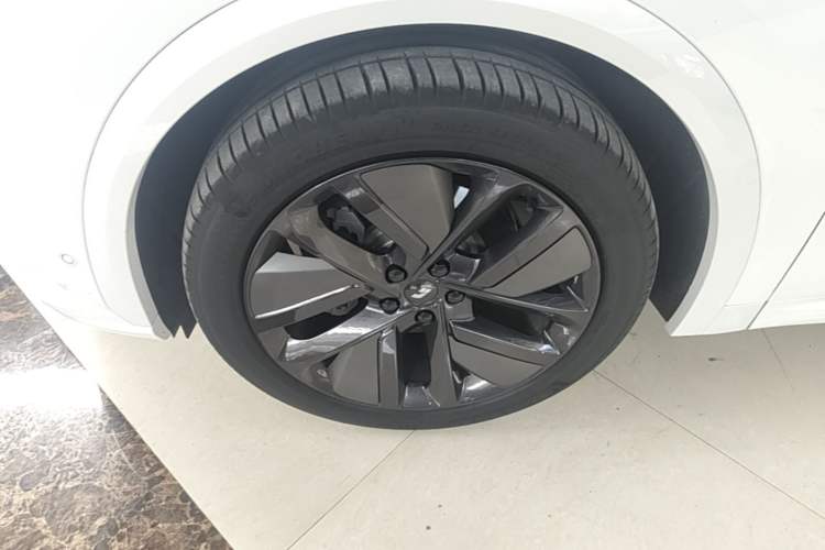 Used Li Auto L7 2024 Ultra Model Exterior 1