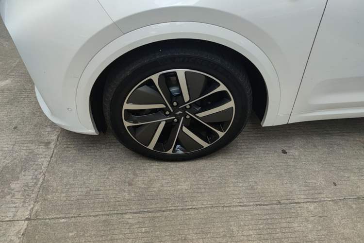 Used Li Auto L7 2024 Ultra Model Exterior 4