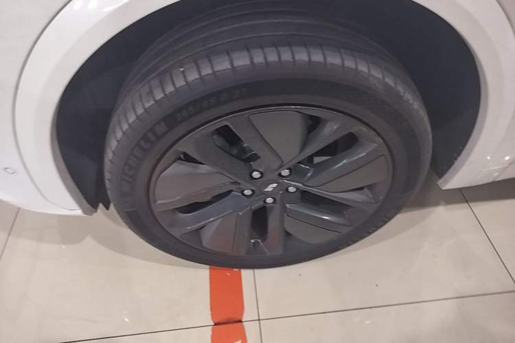 Used Li Auto L7 2024 Ultra Model Exterior 4