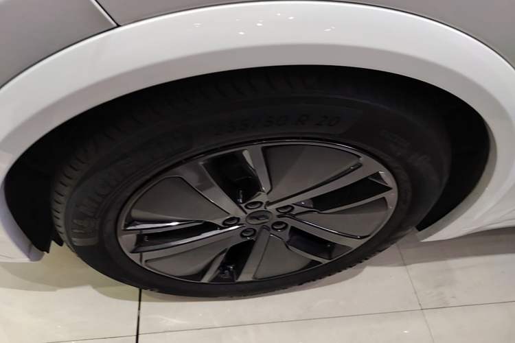 Used Li Auto L7 2024 MAX Model Exterior 4