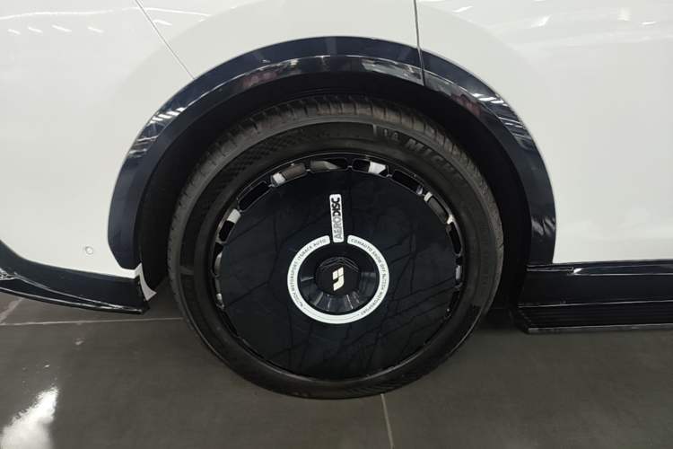 Used Li Auto L7 2024 Ultra Model Exterior 5