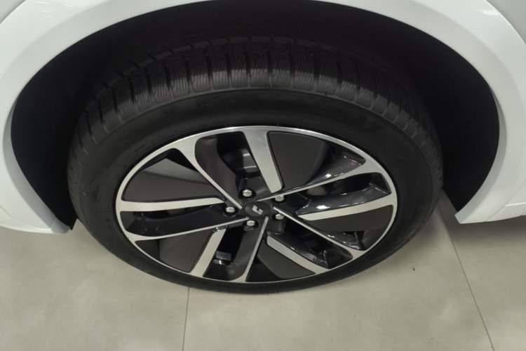 Used Li Auto L7 2024 Ultra Model Left Front Wheel Hub