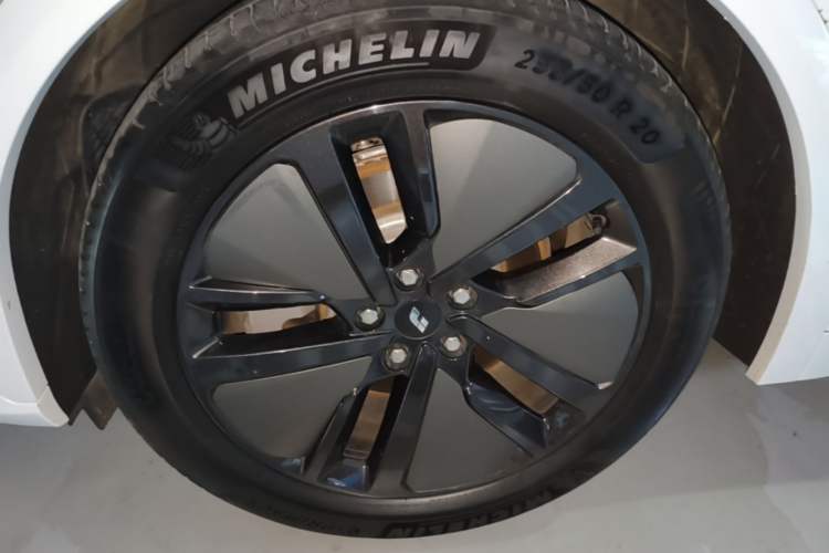 Used Li Auto L7 2024 MAX Model Left Front Wheel Hub