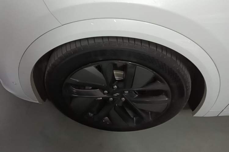 Used Li Auto L7 2024 Ultra Model Left Front Wheel Hub
