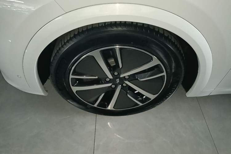 Used Li Auto L7 2024 MAX Model Left Front Wheel Hub