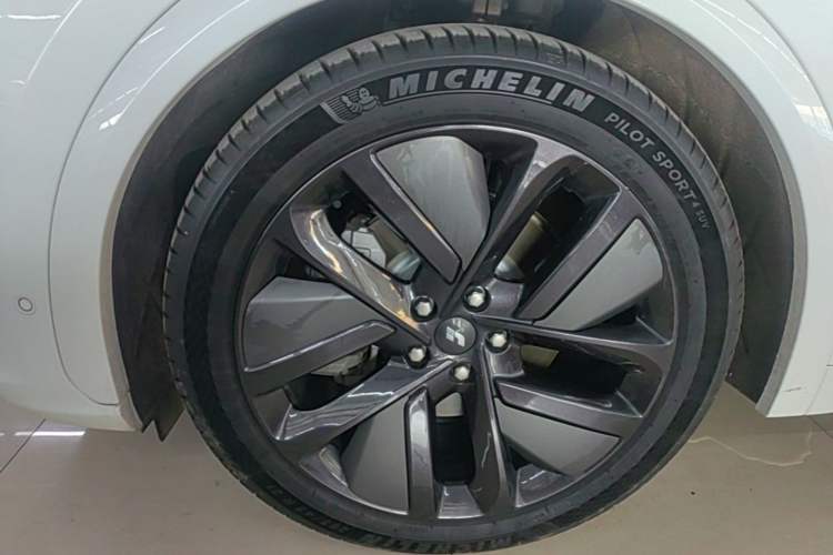 Used Li Auto L7 2024 Ultra Model Left Front Wheel Hub