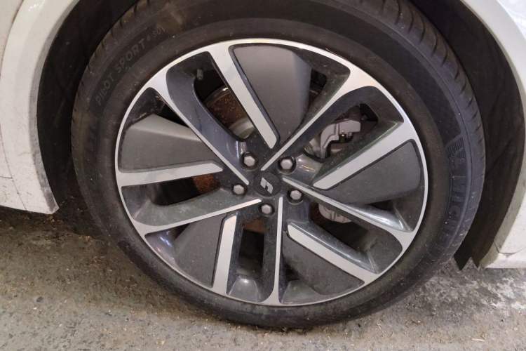 Used Li Auto L7 2024 MAX Model Right Front Wheel Hub