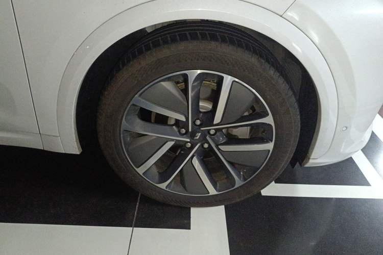 Used Li Auto L7 2024 MAX Model Right Front Wheel Hub