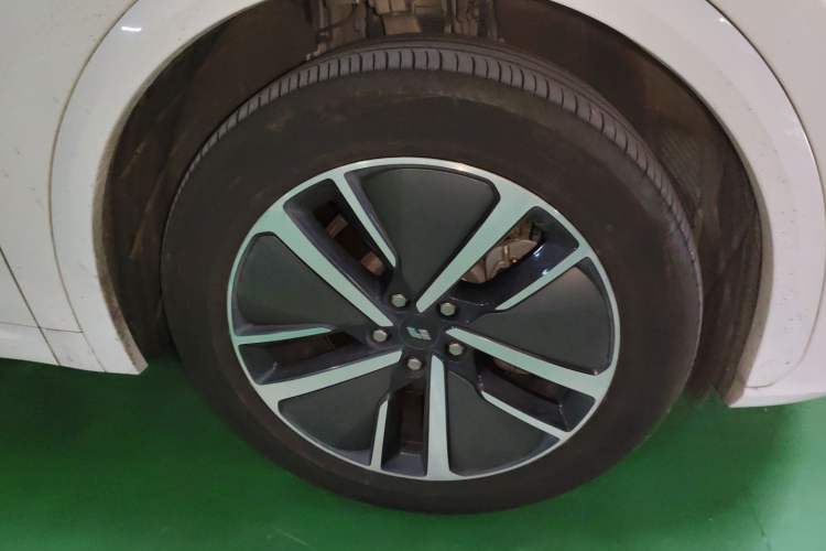 Used Li Auto L7 2024 MAX Model Right Front Wheel Hub