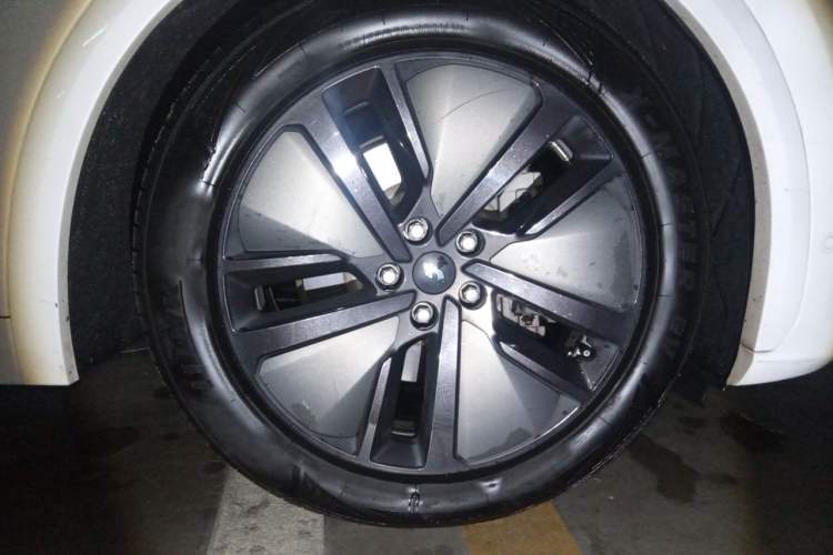 Used Li Auto L7 2024 Pro Model Right Front Wheel Hub