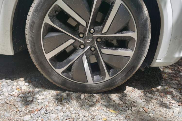 Used Li Auto L7 2024 Ultra Model Right Front Wheel Hub