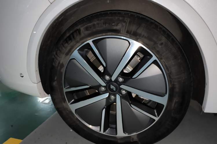 Used Li Auto L7 2024 MAX Model Right Rear Wheel Hub