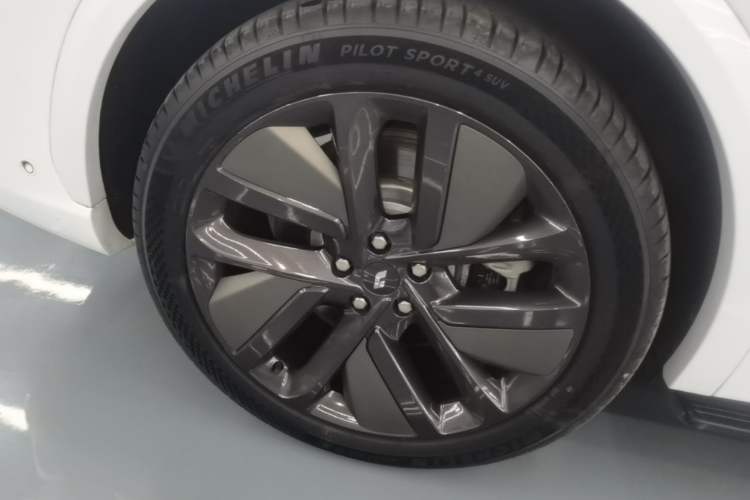 Used Li Auto L7 2024 Ultra Model Right Rear Wheel Hub