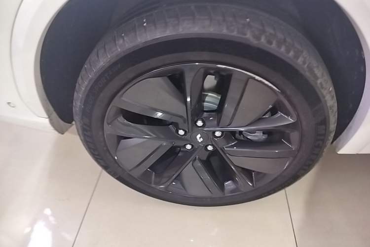 Used Li Auto L7 2024 Ultra Model Right Rear Wheel Hub