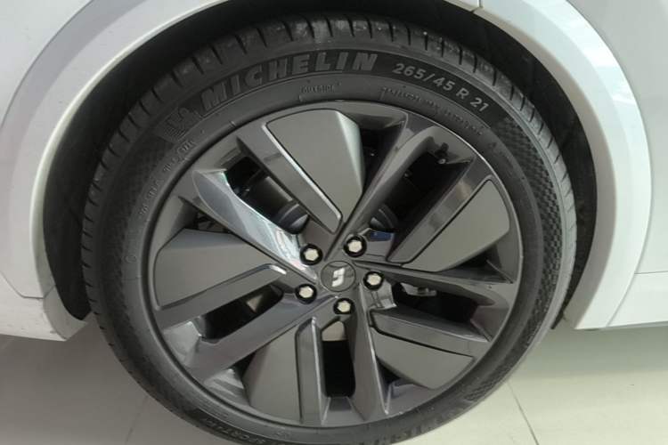 Used Li Auto L7 2024 Ultra Model Right Rear Wheel Hub