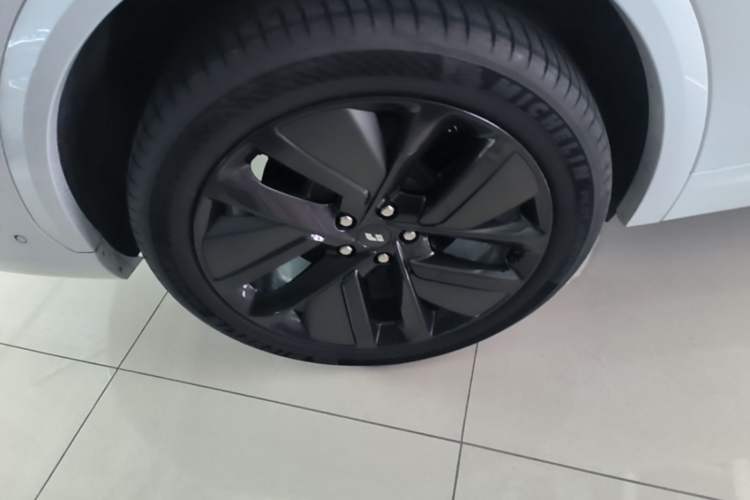 Used Li Auto L7 2024 Ultra Model Right Rear Wheel Hub