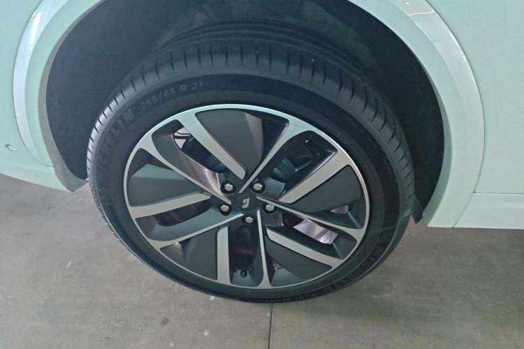 Used Li Auto L7 2024 Ultra Model Right Rear Wheel Hub