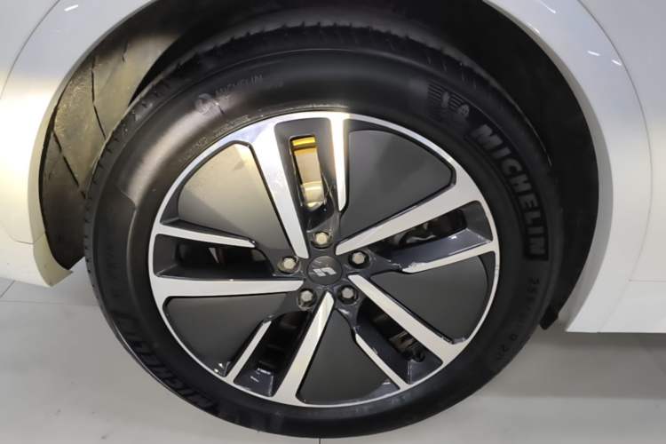 Used Li Auto L7 2024 Pro Model Right Rear Wheel Hub