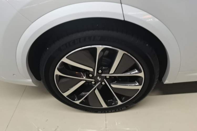 Used Li Auto L7 2024 Pro Model Right Rear Wheel Hub