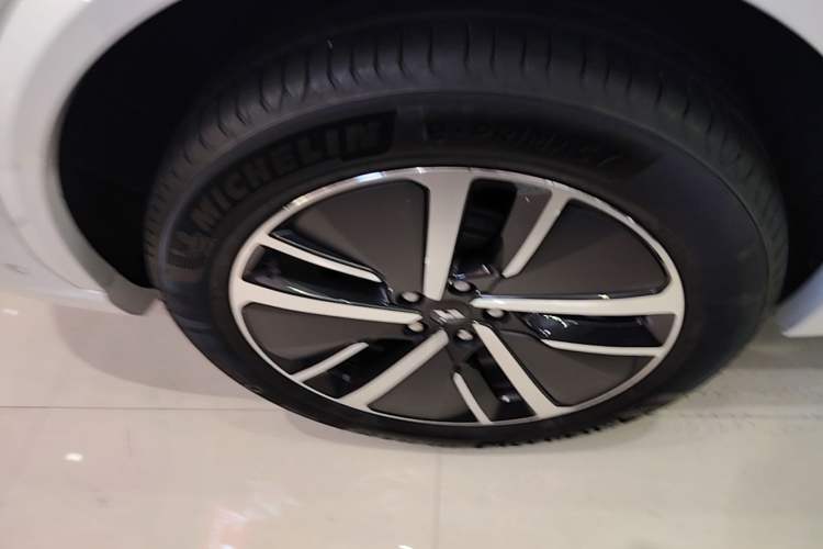 Used Li Auto L7 2024 MAX Model Right Rear Wheel Hub