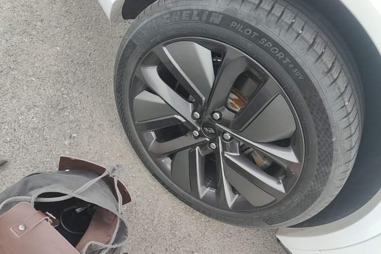 Used Li Auto L7 2024 MAX Model Right Rear Wheel Hub