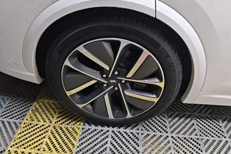 Used Li Auto L7 2024 MAX Model Right Rear Wheel Hub