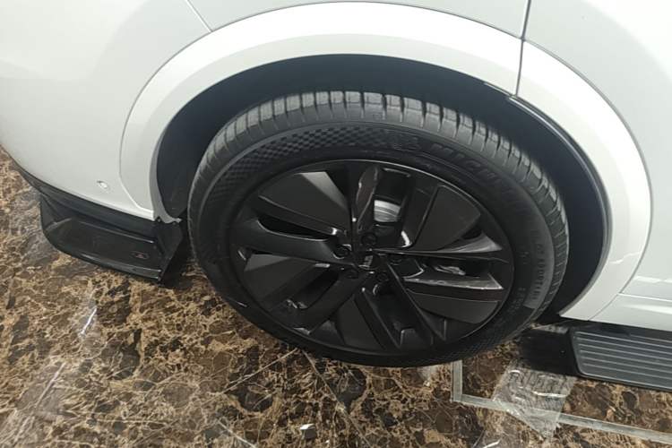 Used Li Auto L7 2024 Ultra Model Right Rear Wheel Hub