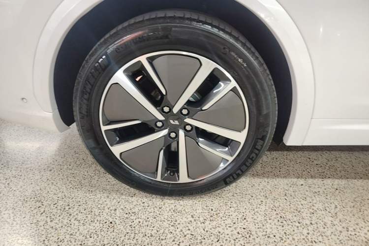 Used Li Auto L7 2024 Pro Model Right Rear Wheel Hub