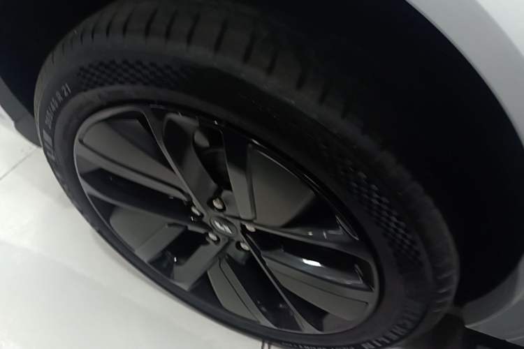 Used Li Auto L7 2024 Ultra Model Right Rear Wheel Hub