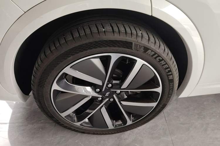 Used Li Auto L7 2024 MAX Model Right Rear Wheel Hub