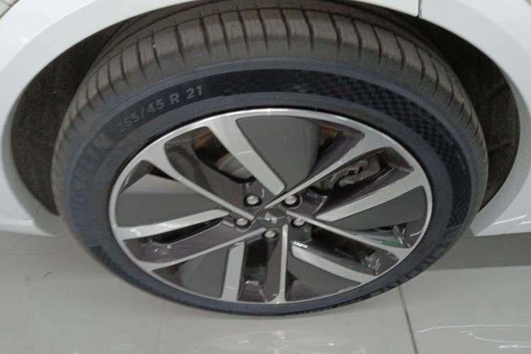 Used Li Auto L7 2024 Ultra Model Right Rear Wheel Hub