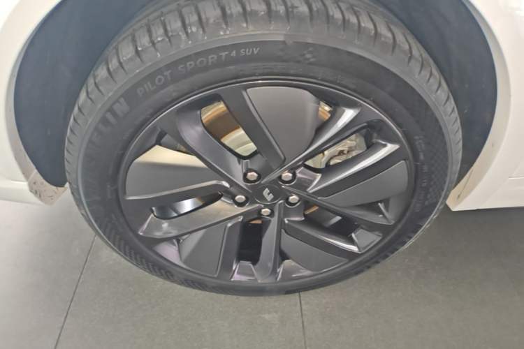 Used Li Auto L7 2024 Ultra Model Right Rear Wheel Hub