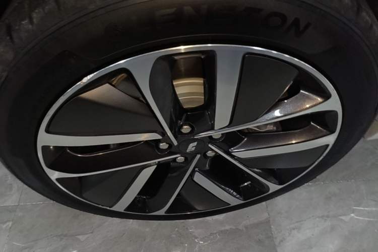 Used Li Auto L7 2024 Pro Model Right Rear Wheel Hub