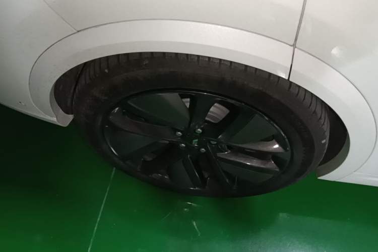Used Li Auto L7 2024 Ultra Model Right Rear Wheel Hub