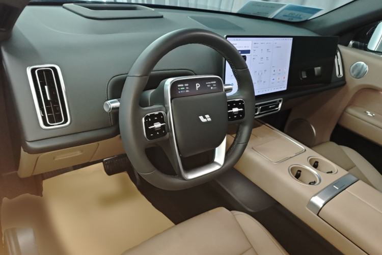 Used Li Auto L7 2025 Pro Smart Refresh Edition Center Console