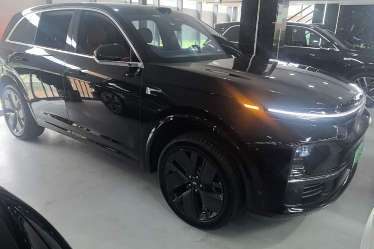 Used Li Auto L7 2025 Max Smart Refresh Edition Front Right 45 Deg