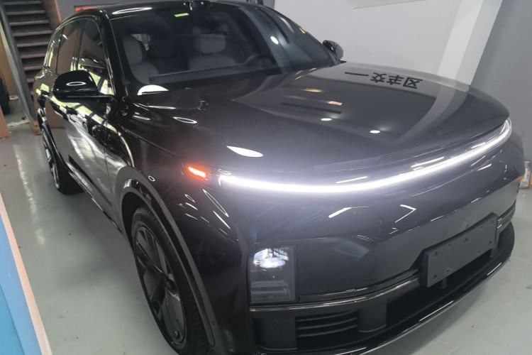 Used Li Auto L7 2025 Max Smart Refresh Edition Front Right 45 Deg